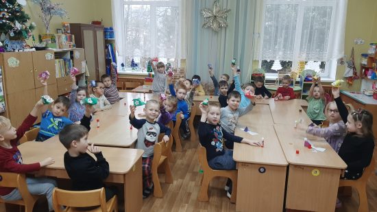 Сотрудники  Массандровского дворца провели творческое занятие «Волшебный башмачок» с воспитанниками МБДОУ «Детский экологический центр»
