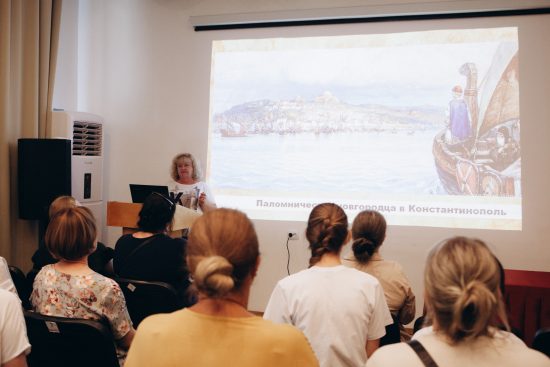 В Массандровском дворце прошло просветительское мероприятие ко Дню Крещения Руси