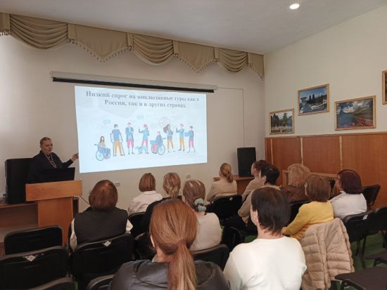 В Массандровском дворце прошло просветительское мероприятие, приуроченное Международному дню инвалидов.