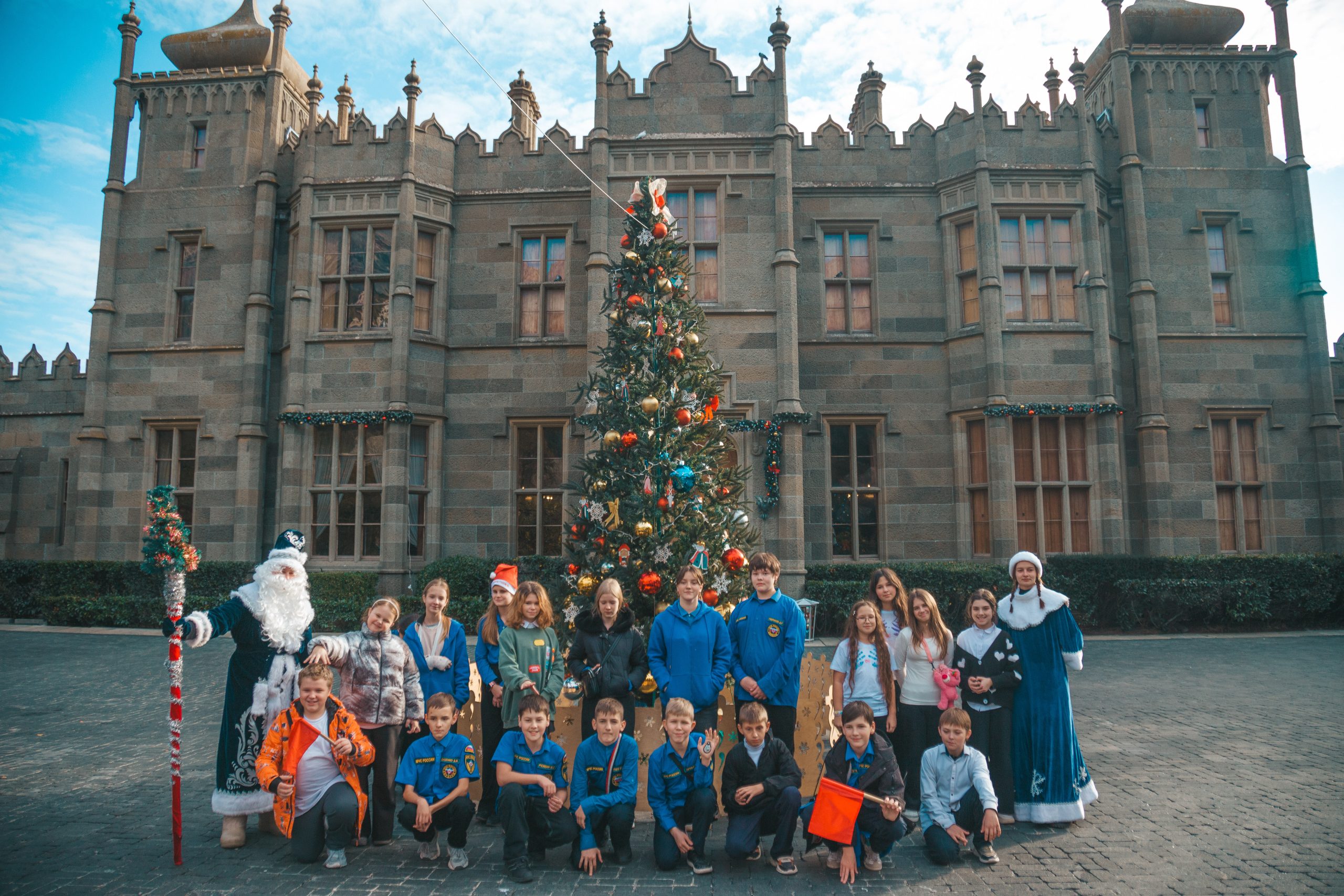 Подробнее о статье ОТКРЫТИЕ ДВОРЦОВОЙ ЁЛКИ