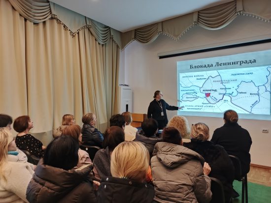 В Массандровском дворце прошло просветительское мероприятие, приуроченное ко Дню полного освобождения советскими войсками города Ленинграда от блокады его немецко-фашистскими войсками.