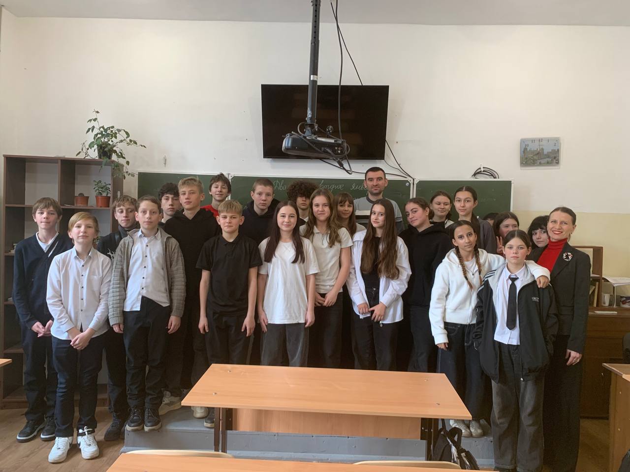 Подробнее о статье В первой школе прошла тематическая беседа, приуроченная ко Дню многодетной семьи в Крыму