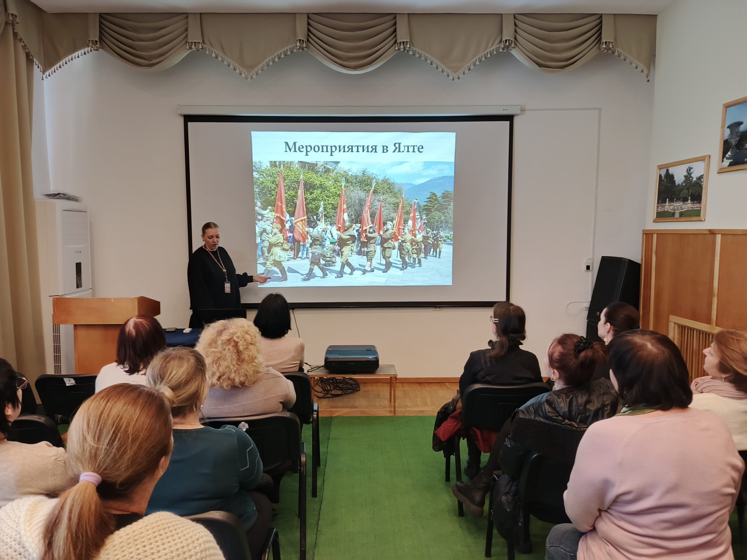 Подробнее о статье В Массандровском дворце прошло просветительское мероприятие, приуроченное 82-летию освобождения Ялты от фашистских захватчиков.