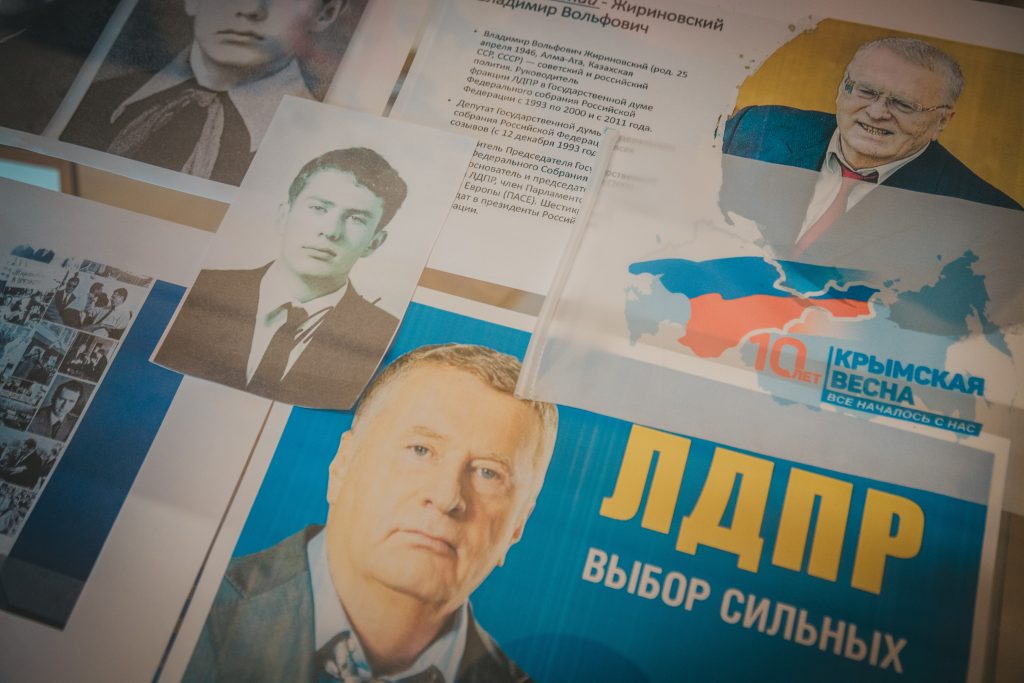 В Воронцовском дворце состоялась тематическая встреча для школьников, посвящённая жизни, политическому пути и наследию основателя ЛДПР Владимира Вольфовича Жириновского.